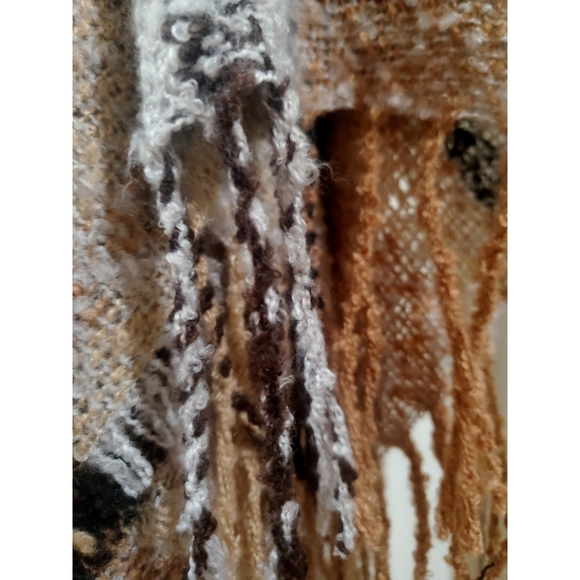 Plaid Fringed Shawl Cape Poncho NWT - Picture 5 of 7